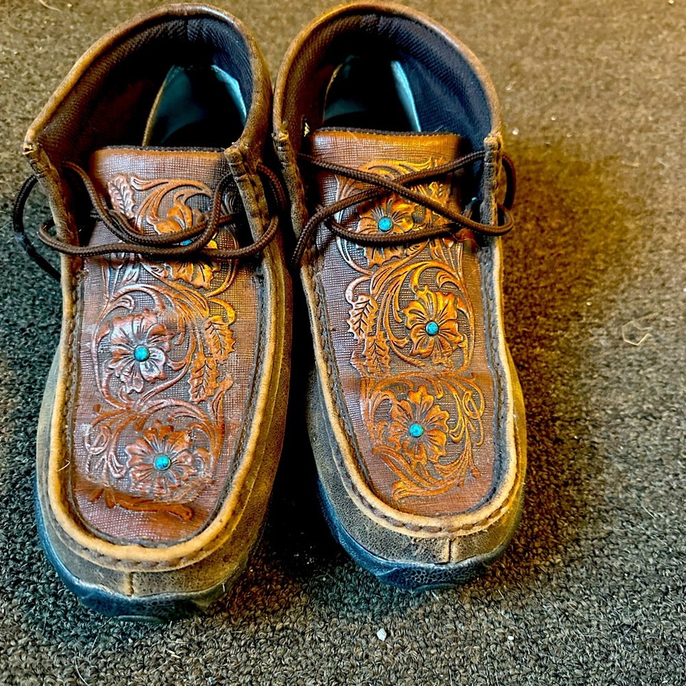 Twisted X shoes with teal stones. 8.5